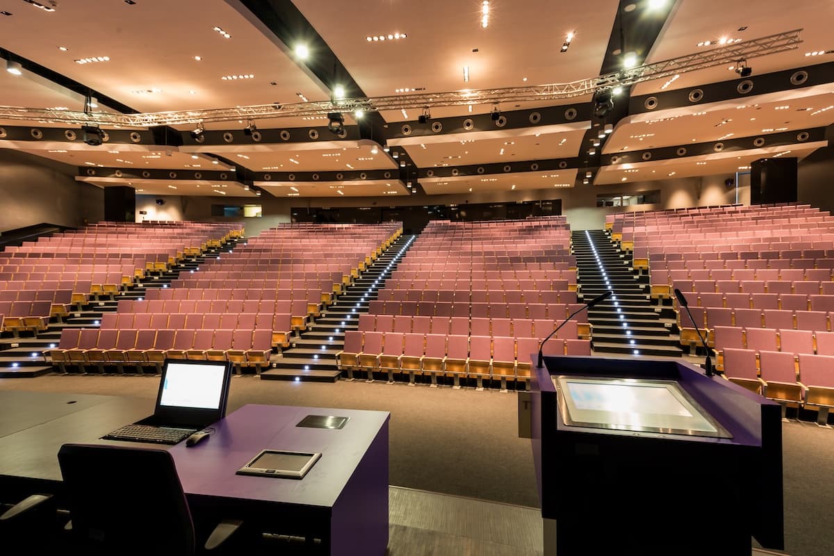 10 Innovative AV & Branding Ideas for Corporate Conferences