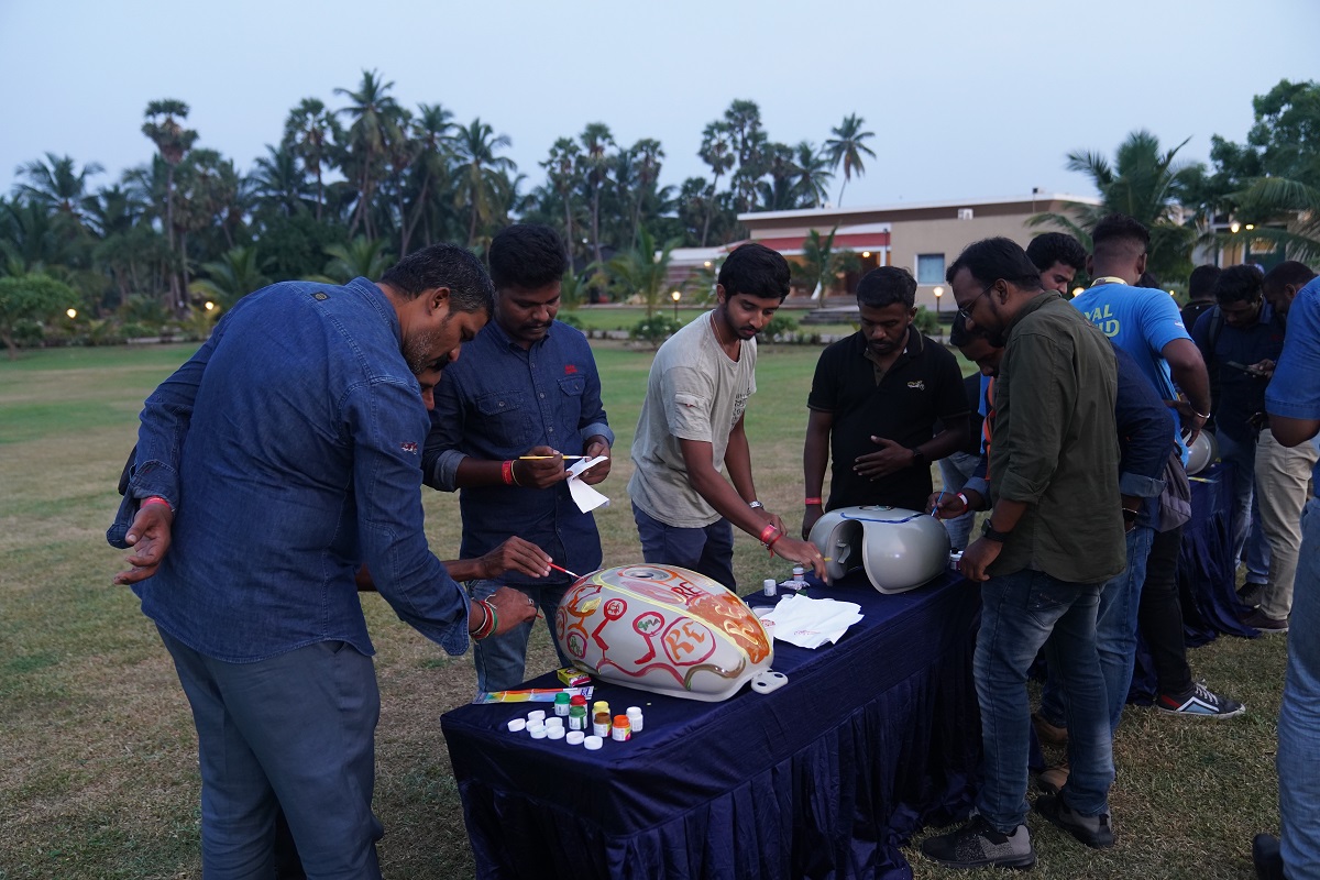Royal-Enfield-Bullet-Bike-Painting